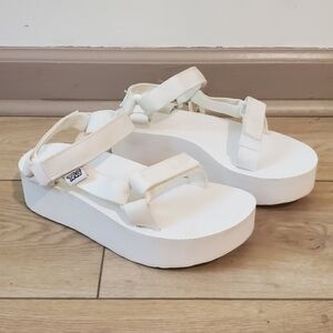 NWT teva platform sandals